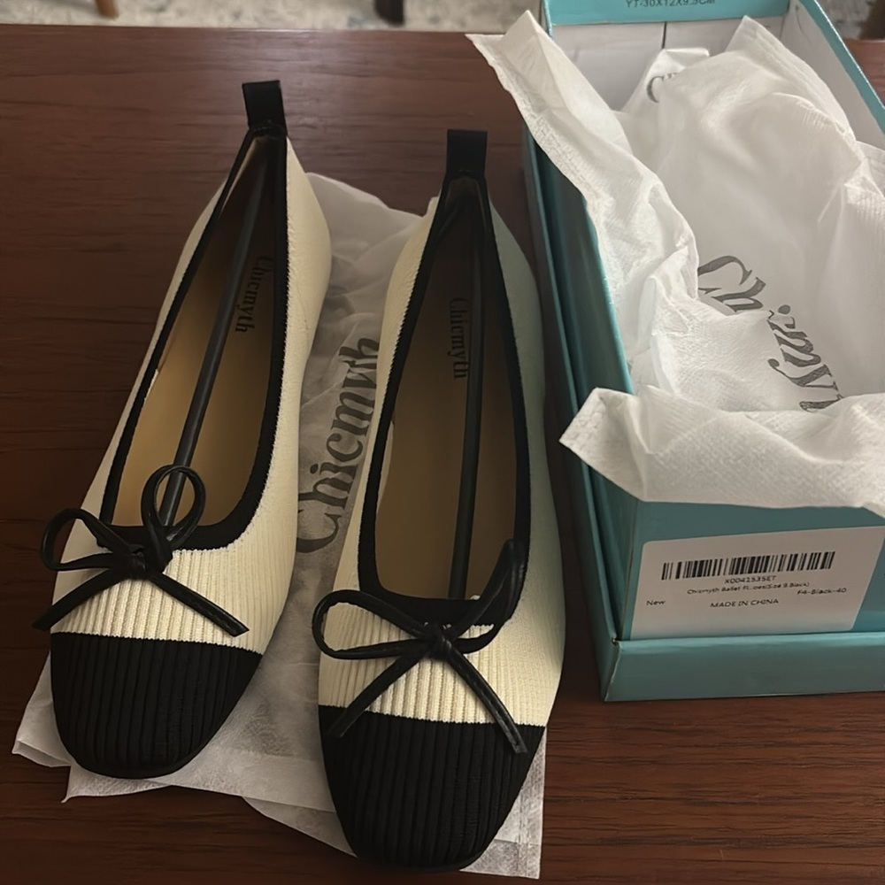 Black and Cream Flats - Picture 6 of 6